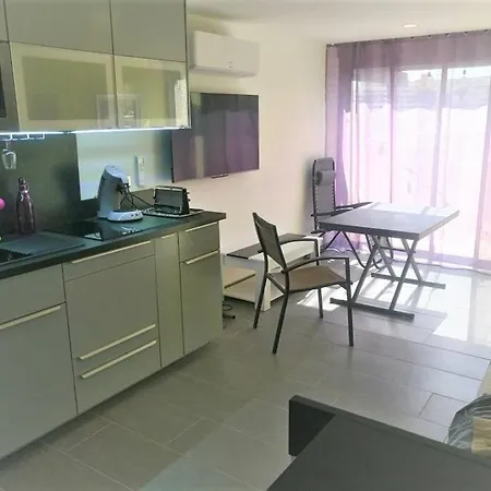Studio 7, Port Venus Au Village Naturiste Апартаменти